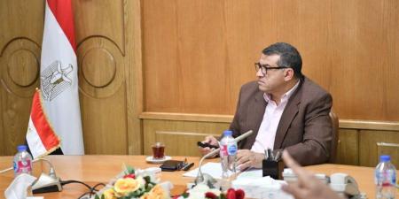 محافظ قنا يتابع الموقف التنفيذي لمشروعات "حياة كريمة" تمهيدًا لبدء التشغيل التجريبي (صور) - تواصل نيوز