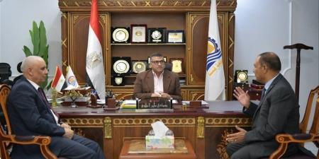 محافظ قنا يستقبل رئيس شركة مياه الشرب الجديد لبحث تطوير الخدمات - تواصل نيوز