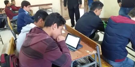 «التعليم»: أي طالب لم يتسلم أجهزة التابلت يؤدى جميع الامتحانات ورقيا - تواصل نيوز