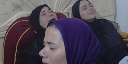 «عايزين نشوف أخونا ونحضنه».. انهيار أسرة محمد لطفي ضحية حادث السودان بالدقهلية - تواصل نيوز