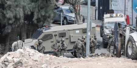 إصابة 3 فلسطينيين دهستهم سيارة عسكرية إسرائيلية في الضفة الغربية - تواصل نيوز