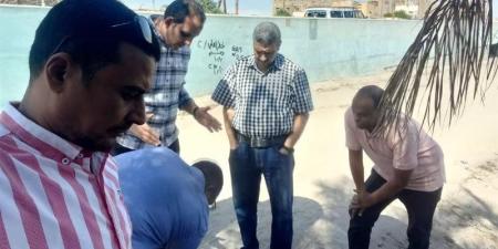 لجنة من التخطيط العمراني تعاين موقع هبوط كورنيش النيل في نجع حمادي (صور) - تواصل نيوز