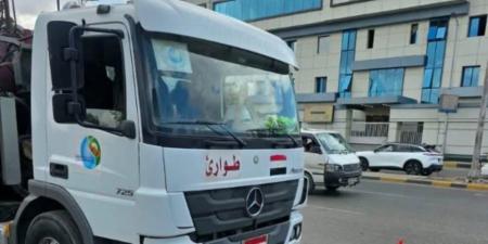 شركة مياه الجيزة تدفع بمعدات الشفط وفرق الطوارئ للمحاور الحيوية تحسبا للتقلبات الجوية - تواصل نيوز