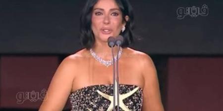 رسالة مؤثرة لـ منى زكي بعد حصولها على جائزة مهرجان الجونة السينمائي - تواصل نيوز