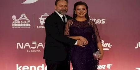 لقطة رومانسية لريهام عبد الغفور وزوجها تخطف الأنظار في افتتاح مهرجان الجونة 2026 - تواصل نيوز