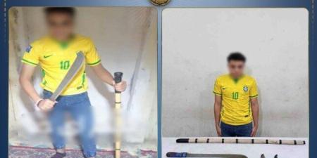 بعبارات خادشة للحياء.. ضبط طالب استعرض أسلحة بيضاء في البحيرة - تواصل نيوز