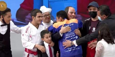 «الداخلية» تشارك المكفوفين وضعاف البصر الاحتفال باليوم العالمي للعصا البيضاء «فيديو» - تواصل نيوز