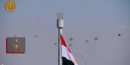 نسور القوات الجوية تزين سماء الأكاديمية العسكرية بعروض مهيبة خلال حفل تخرج الدفعة الأولى - تواصل نيوز