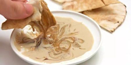 العسل الأسود مع الطحينة.. ماذا يحدث لجسمك عند تناولهما معًا يوميًا؟ - تواصل نيوز