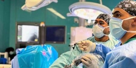  لأول مرة في المدينة المنورة.. نجاح جراحة للعمود الفقري بالمنظار دون مضاعفات  - تواصل نيوز
