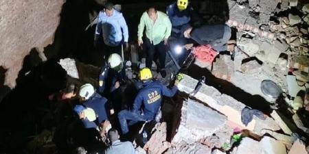 أسرة ضحايا عقار ترعة الإسكندرية تكشف تفاصيل جديدة.. وفرق الإنقاذ تواصل البحث عن المفقودين - تواصل نيوز