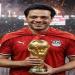 حاملًا كأس العالم.. حمزة العيلي يوجه رسالة مؤثرة للمنتخب قبل مشاركته في المونديال - تواصل نيوز