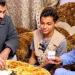 ياسر جلال يحقق أمنية الطفل بائع البلاستيك ويزوره في منزله بدار السلام - تواصل نيوز