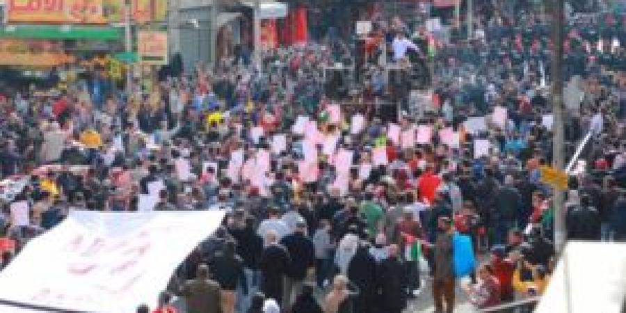 توقيف مشاركين في مسيرات وسط البلد أطلقوا هتافات مسيئة ومخالفة للقانون - تواصل نيوز