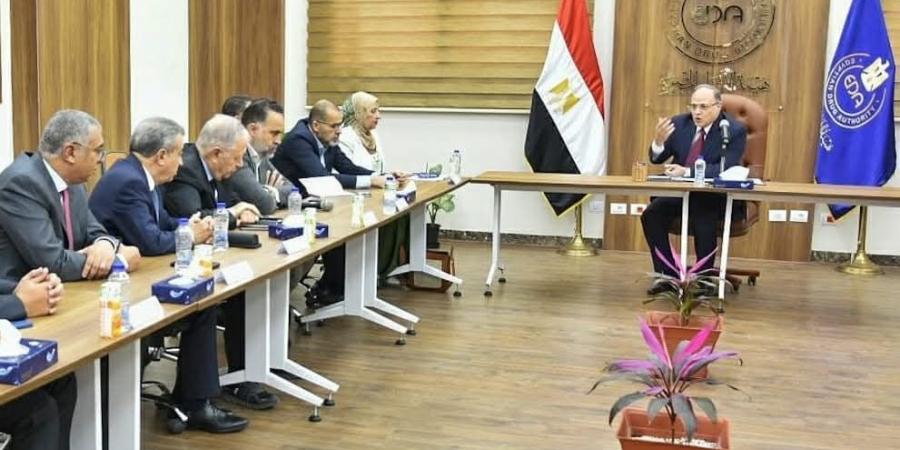 رئيس هيئة الدواء يعقد اجتماعاً مع ممثلي شركات توزيع الأدوية  - تواصل نيوز