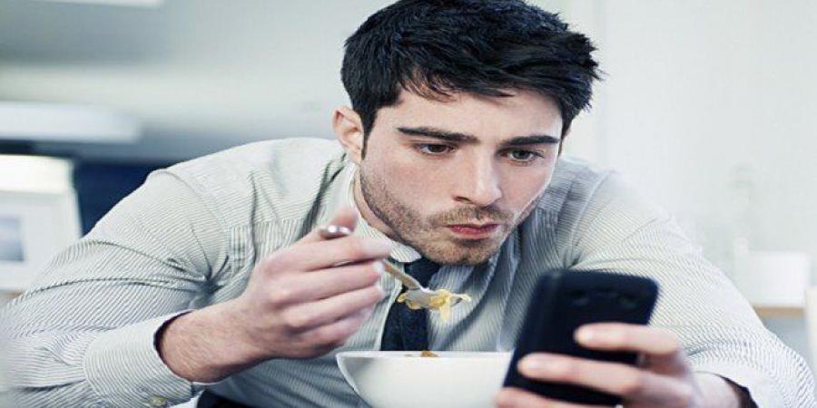 احذر هذه العادات اليومية.. تبطئ الأيض وتعيق خسارة الوزن - تواصل نيوز