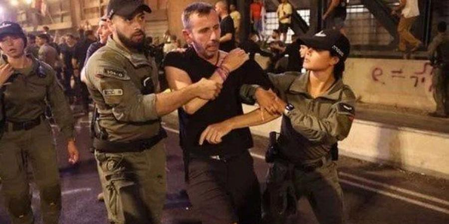 «القاهرة الإخبارية»: شرطة الاحتلال تعتدي على المتظاهرين وسط تل أبيب - تواصل نيوز