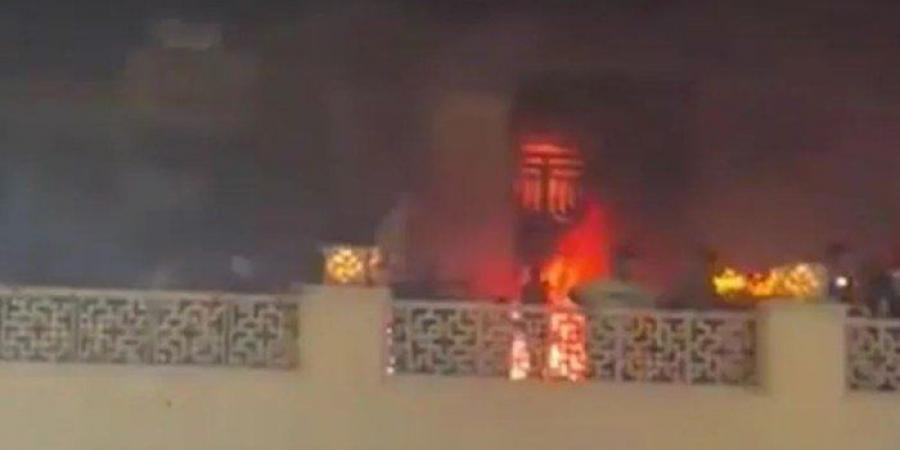 حريق ضخم في السوق القديم بمدينة بندر عباس جنوب إيران - تواصل نيوز