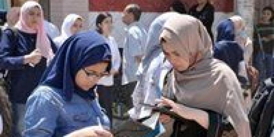 التعليم تحذر طلاب الثانوية العامة من الكتابة على ظهر ورقة الإجابة الخاصة بالأسئلة المقالية - تواصل نيوز