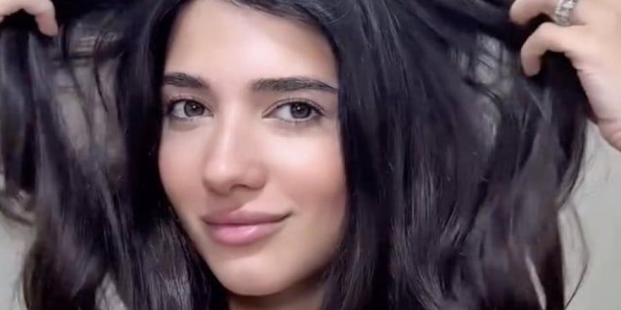 قبل العيد، نارين بيوتي تتألق بلون شعر غير متوقع - تواصل نيوز