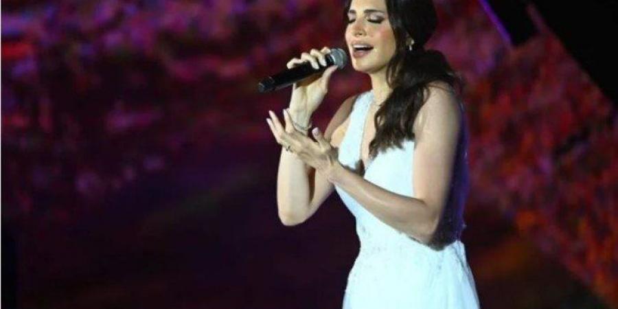 آمال ماهر تتصدر تريند جوجل بأغنية "أتراضيت" - تواصل نيوز