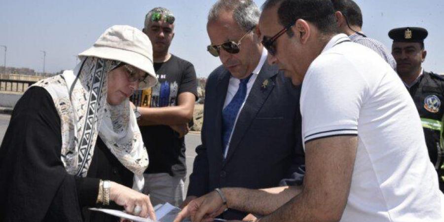 محافظ بورسعيد يناقش ميدانيًا إنشاء كوبري جديد ببورفؤاد لتيسير الحركة المرورية - تواصل نيوز