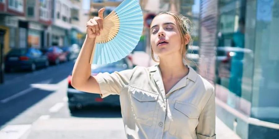 كيف تقلل التعرق في الصيف؟ حلول غذائية وعملية فعالة - تواصل نيوز