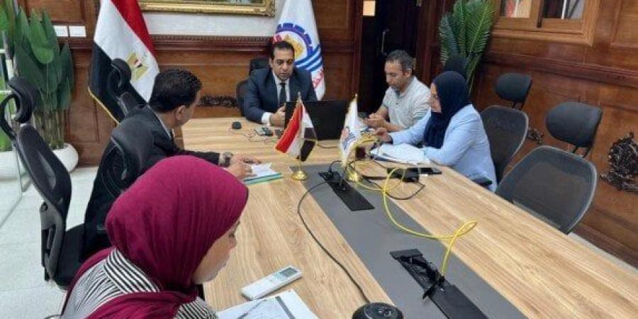 شاهد الان - نائب محافظ قنا يبحث نموذج التوظيف منخفض التكلفة لتعزيز فرص العمل بالمحافظة - تواصل نيوز