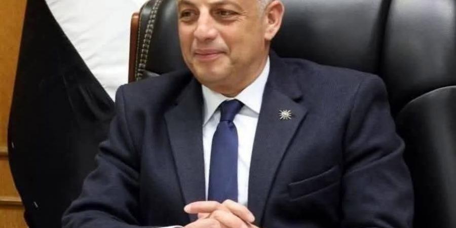 عاجل وحصرى - محافظ الإسماعيلية يهنئ حجاج الجمعيات الأهلية العائدين من السعودية - تواصل نيوز