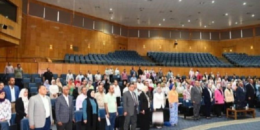 شاهد الان - جامعة جنوب الوادي تشارك في الملتقى العلمي الثاني لوحدة البرامج المهنية بجامعة أسيوط - تواصل نيوز