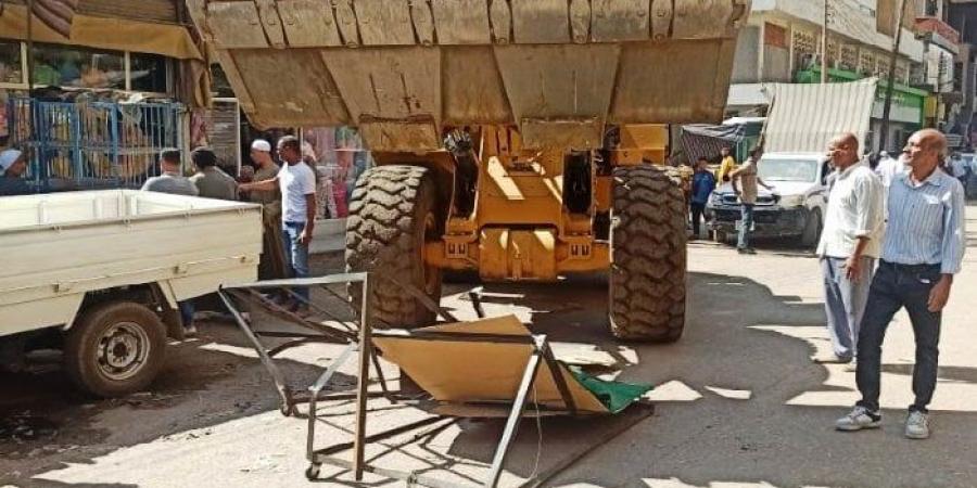 شاهد الان - لتحقيق الانضباط المروى.. إزالة 50 حالة إشغال بشارع بورسعيد في حملة موسعة بأسوان - تواصل نيوز