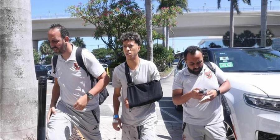 عاجل وحصرى - إمام عاشور يصل فندق إقامة الأهلي عقب خضوعه لعملية في الترقوة - تواصل نيوز