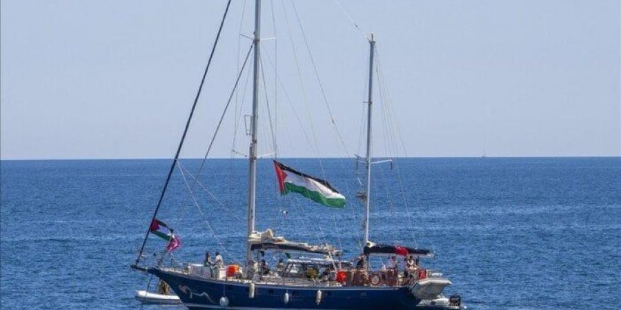 شاهد الان - إسرائيل ترحل آخر مجموعة من أعضاء السفينة مادلين «غدا» - تواصل نيوز