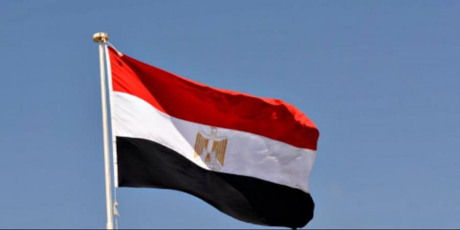 حصريا - القانون يحظر رفع أو عرض العلم المصرى تالفا أو مستهلكا أو باهت الألوان - تواصل نيوز