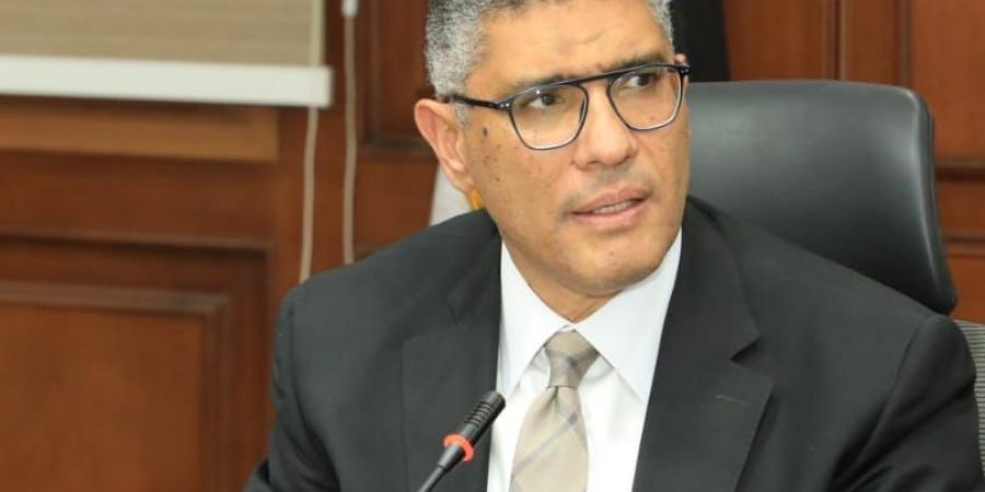 عاجل وحصرى - محافظ الجيزة يوجّه بسرعة صرف التعويضات لأسر ضحايا حادث سقوط مدخنة - تواصل نيوز