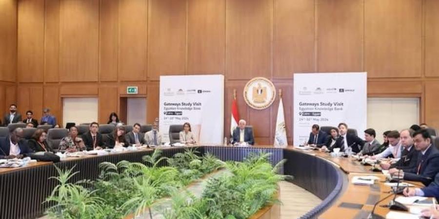 عاجل وحصرى - عاشور: استمرار دعم البنك للمؤسسات التعليمية للارتقاء بالتصنيف الدولي - تواصل نيوز
