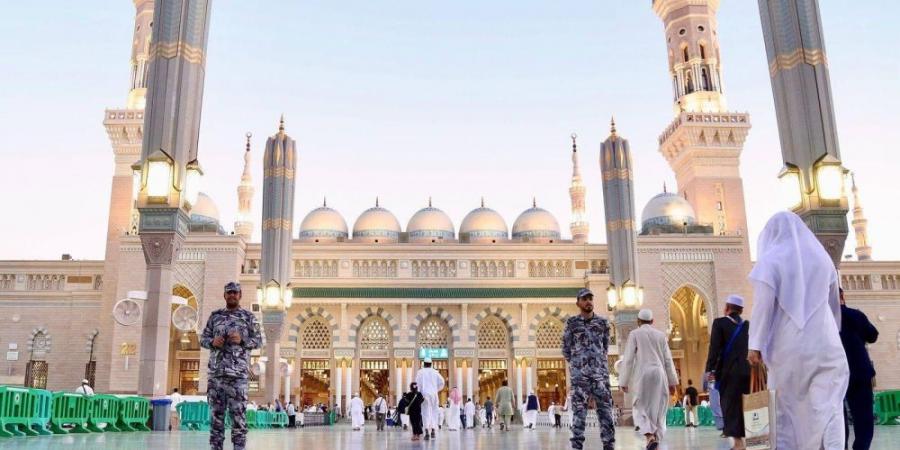 احدث الاخبار - مع ارتفاع درجات الحرارة جهود مكثفة لتوفير التبريد لزوار المسجد النبوي - تواصل نيوز