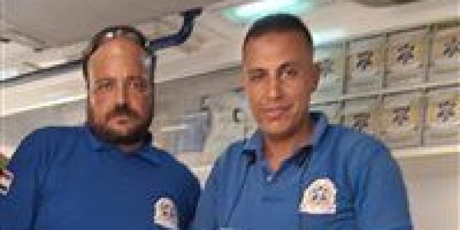 سيدة تضع طفلتها داخل سيارة الاسعاف اثناء احتفالها بمولد السيد البدوى - صحيفة تواصل