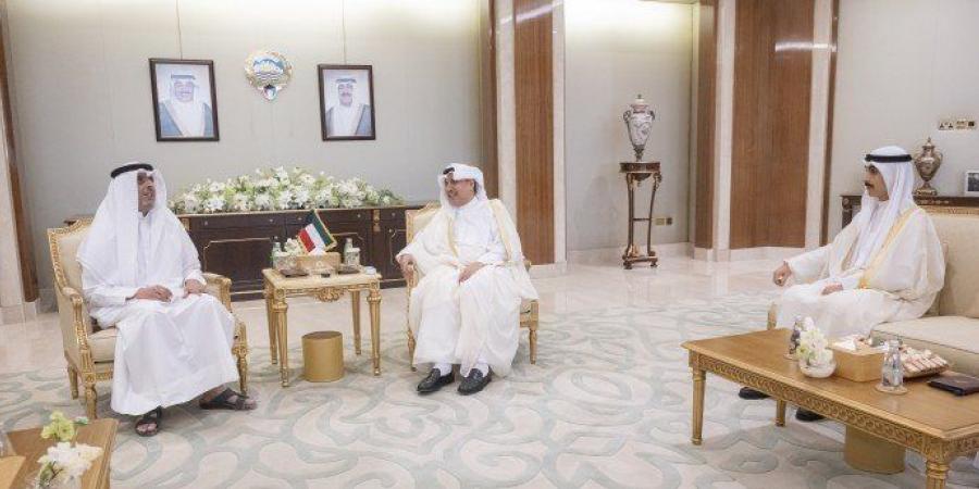 وزير شؤون الديوان الأميري ورئيس ديوان ولي العهد يستقبلان رئيس وأعضاء مجلس إدارة جمعية المكفوفين - صحيفة تواصل