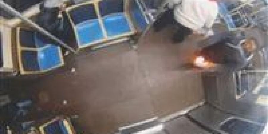 فزع في شيكاغو: رجل يشعل النار في امرأة داخل قطار - تواصل نيوز