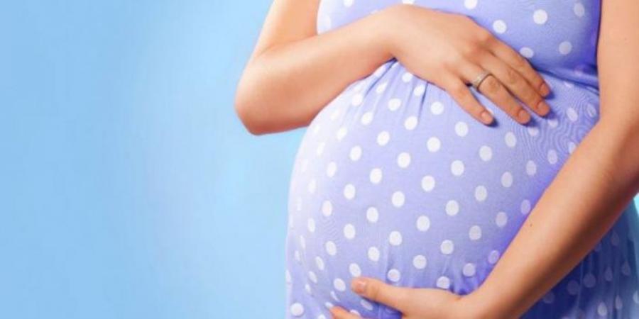 استشارى أمراض نساء يحذر الحوامل من صبغات الشعر ومستحضرات فيتامين A - تواصل نيوز