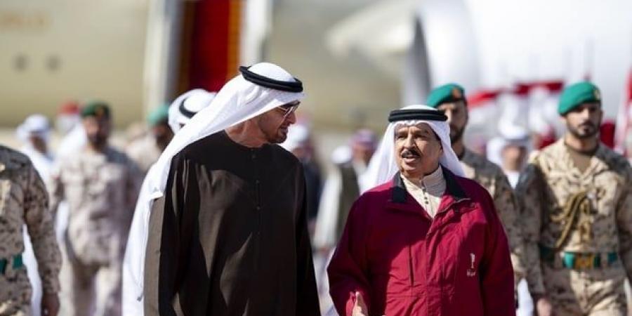 رئيس الدولة يصل البحرين في زيارة عمل والملك حمد بن عيسى في مقدمة مستقبليه - تواصل نيوز