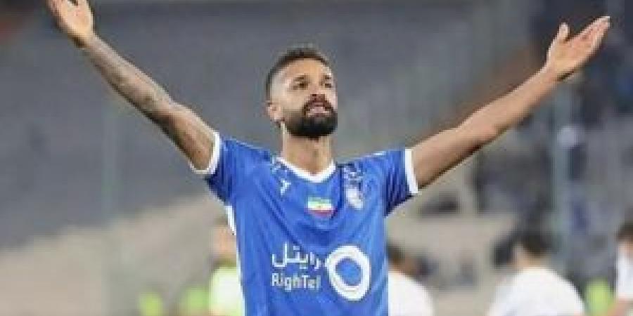 إيقاف لاعب إيراني بسبب فيديو يُظهر تناوله مشروبات كحولية - تواصل نيوز