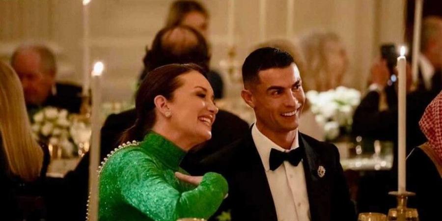 جلس إلى جانبها ولم تكن تعرفه.. الوزيرة الأمريكية الأكثر ترحيبا بكريستيانو رونالدو (صور) - تواصل نيوز