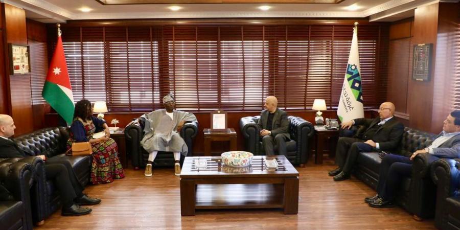 " تجارة عمان" تبحث العلاقات الاقتصادية مع بنين - تواصل نيوز