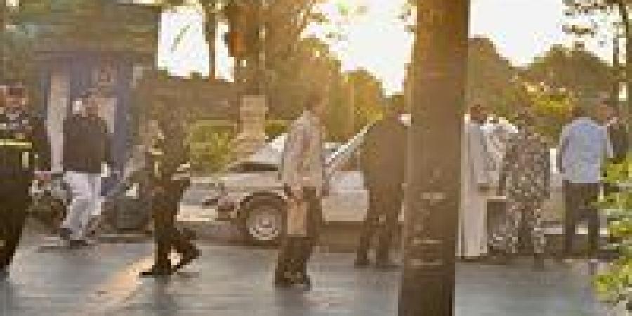 قسم العربية.. أسرة تنجو بأعجوبة بعد اصطدام سيارتهم بعمود إنارة بالأقصر - تواصل نيوز