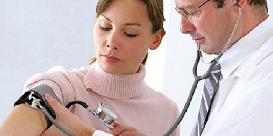 6 عادات غذائية لخفض ضغط الدم بشكل طبيعي - تواصل نيوز