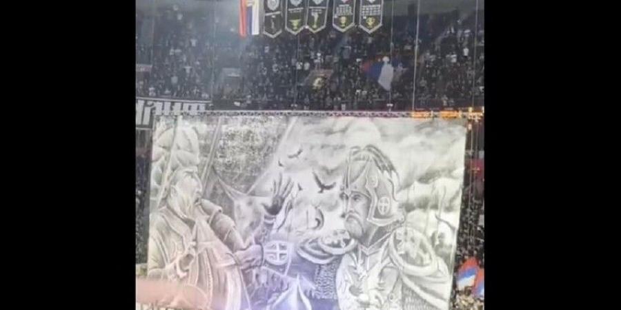 شاهد.. "تيفو" جماهير بارتيزان تفجر موجة غضب في تركيا - تواصل نيوز