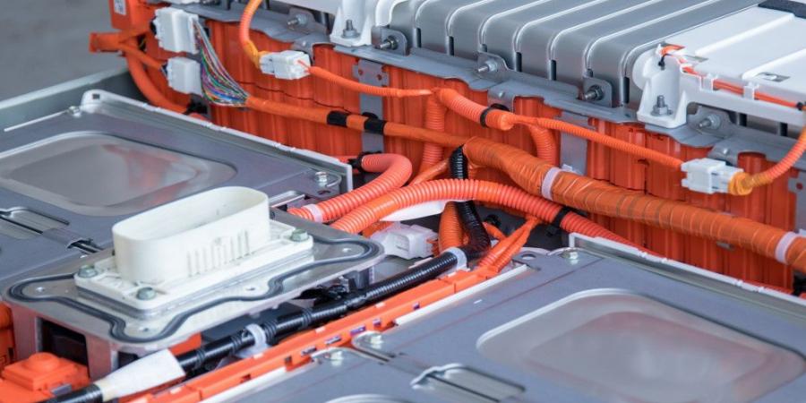 ترخيص 3 شركات خاصة لجمع بطاريات السيارات الكهربائية المستهلكة - تواصل نيوز