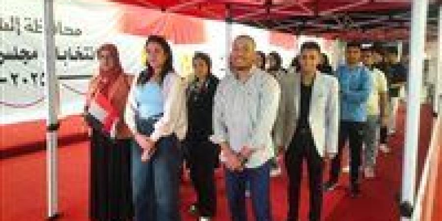 قبل دقائق من غلق الصناديق .. استمرار إقبال المواطنين على اللجان الانتخابية بالشرقية - تواصل نيوز